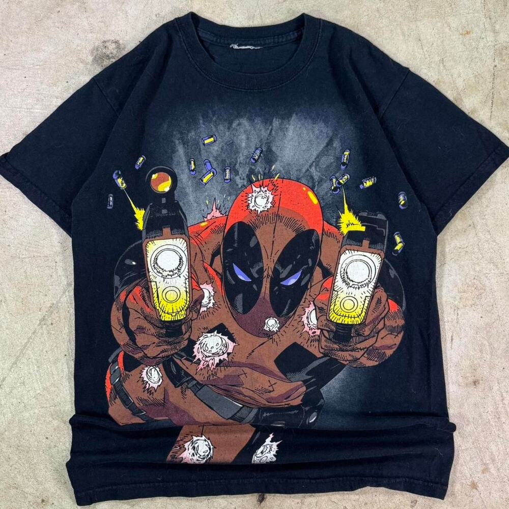 Vintage Y2K Marvel Comic Mad Engine Deadpool Pistols T-Shirt Small cotton super